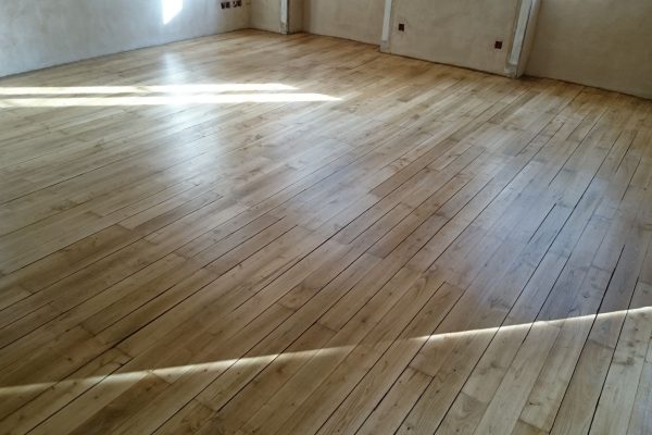 Rénovation parquet châtaignier avec moquette